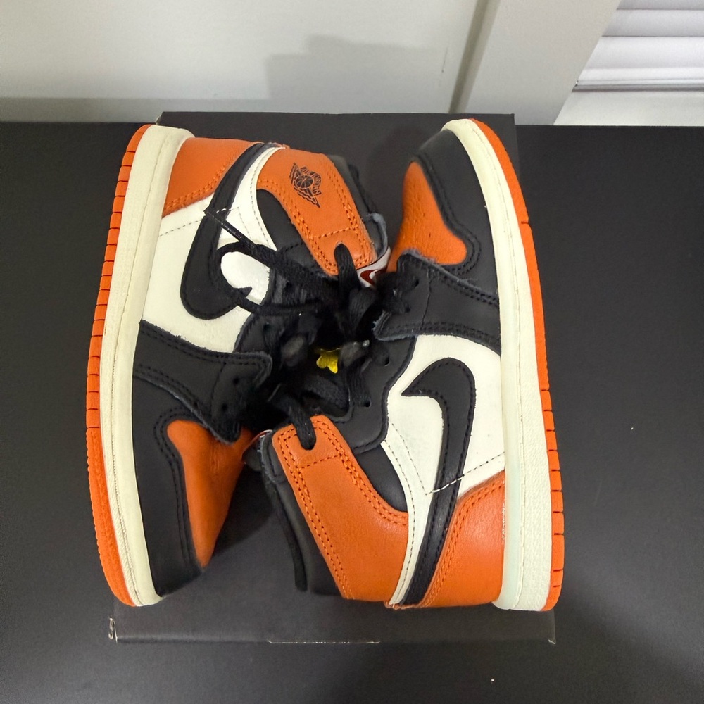 Jordan 1 High Toddler 9C - Picture 3 of 5